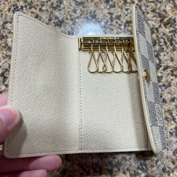 EUC Authentic Louis Vuitton 6 Key Holder in Damier Azur Like New - Picture 4 of 7